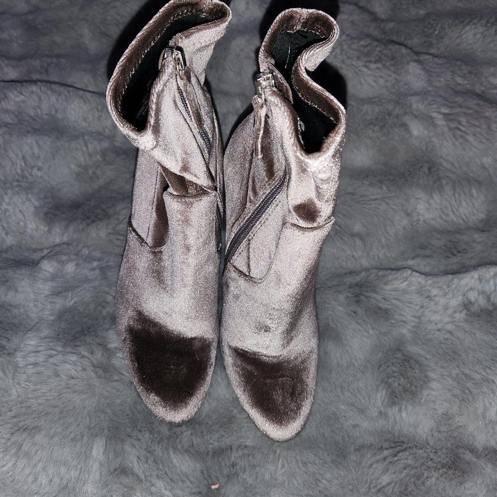 Steve Madden (Edit) Size 7.5 Gray Velour Sock Boot - Picture 3 of 12